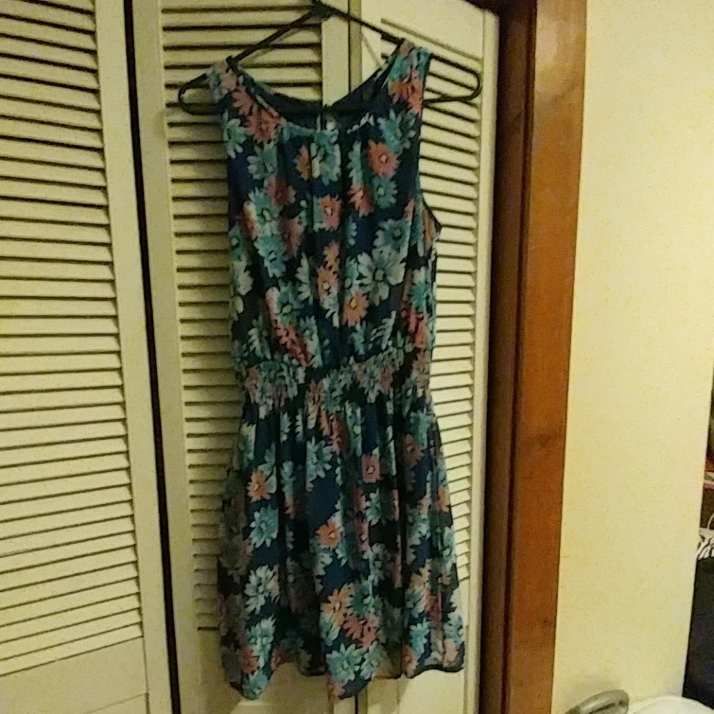 Flowered sleeveless summer dress